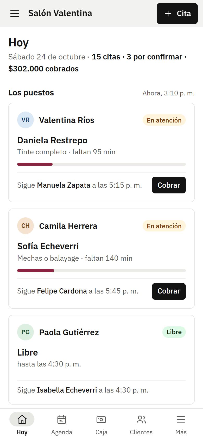 La pantalla Hoy de la app: cada puesto con quién está en atención y quién sigue